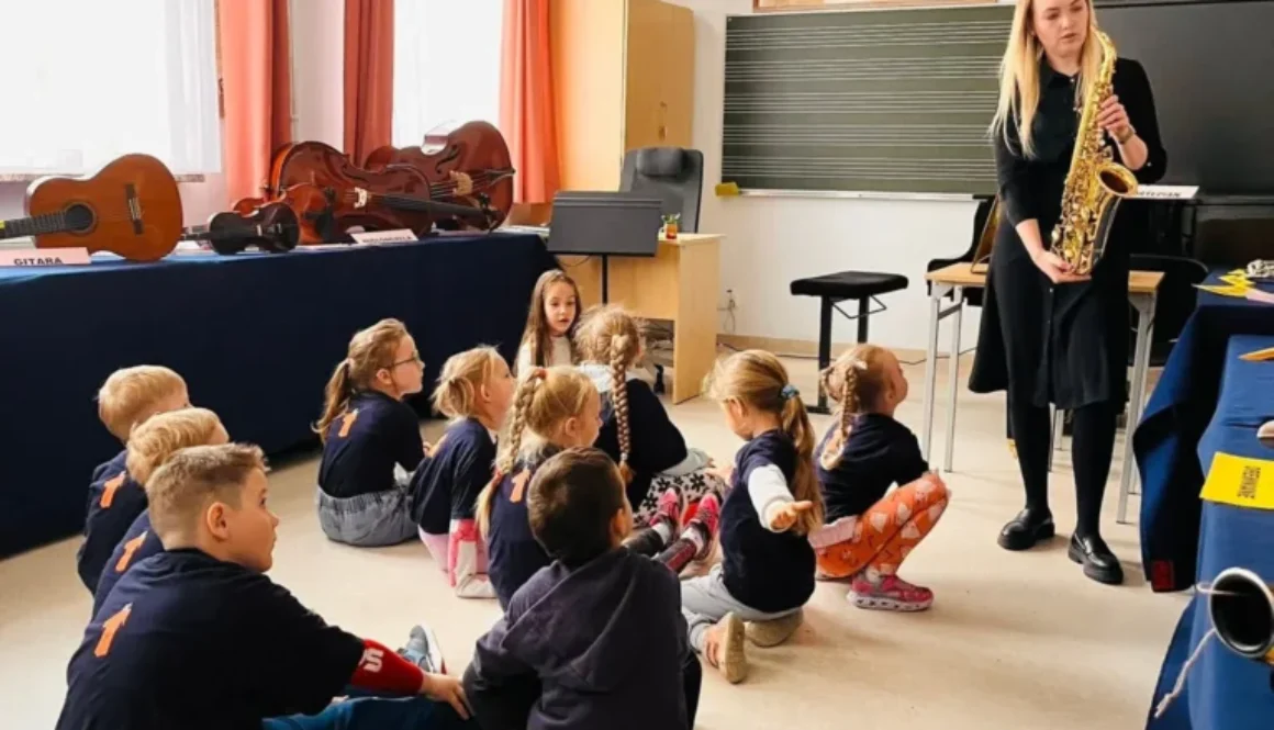 przedszkole-jedyneczka-w-szkole-muzycznej-pokaz-instrumentow-ełk00004