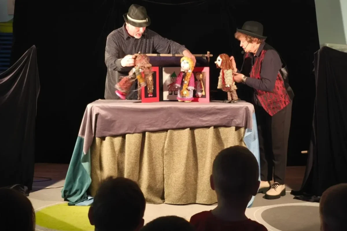 jedyneczka-przedszkole-ełk-szewczyk-dratewka-przedstawienie-teatr-lalek-8