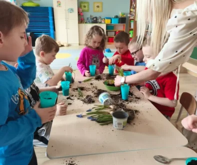 jedyneczka-przedszkole-elk-wiosenne-nasadzenia-nauka-sadzenia-roslin-1